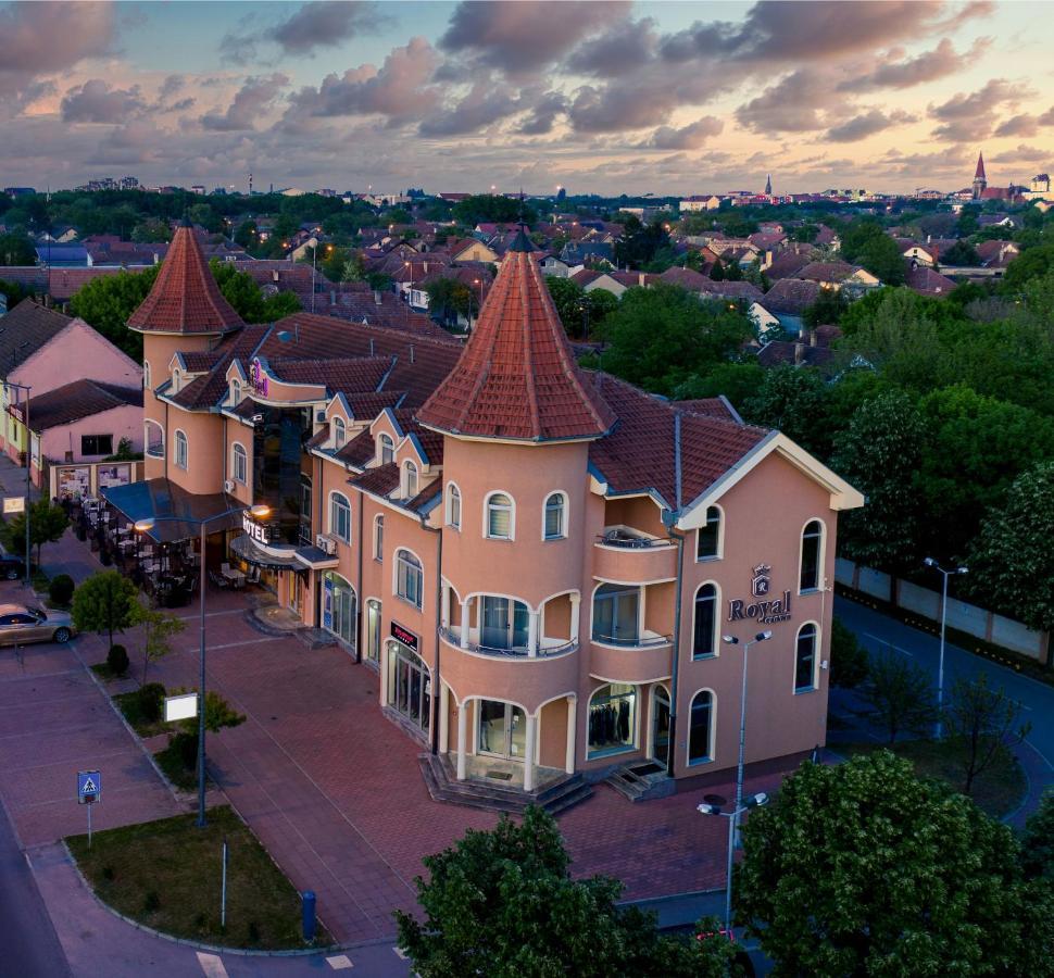 Garni Hotel Royal Crown 수보티차 외부 사진