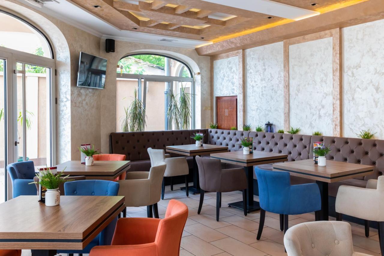 Garni Hotel Royal Crown 수보티차 외부 사진