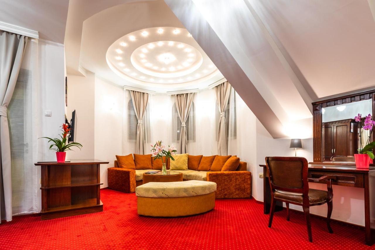 Garni Hotel Royal Crown 수보티차 외부 사진
