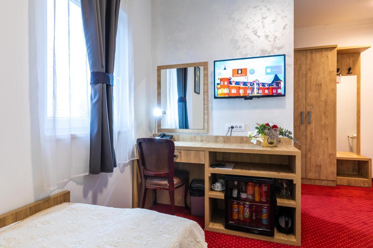 Garni Hotel Royal Crown 수보티차 외부 사진