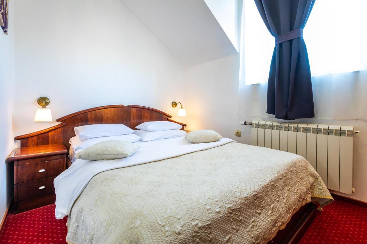Garni Hotel Royal Crown 수보티차 외부 사진