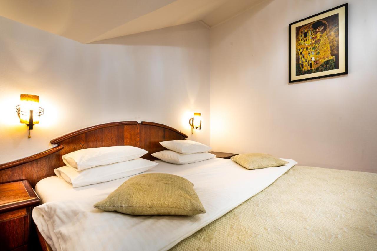Garni Hotel Royal Crown 수보티차 외부 사진