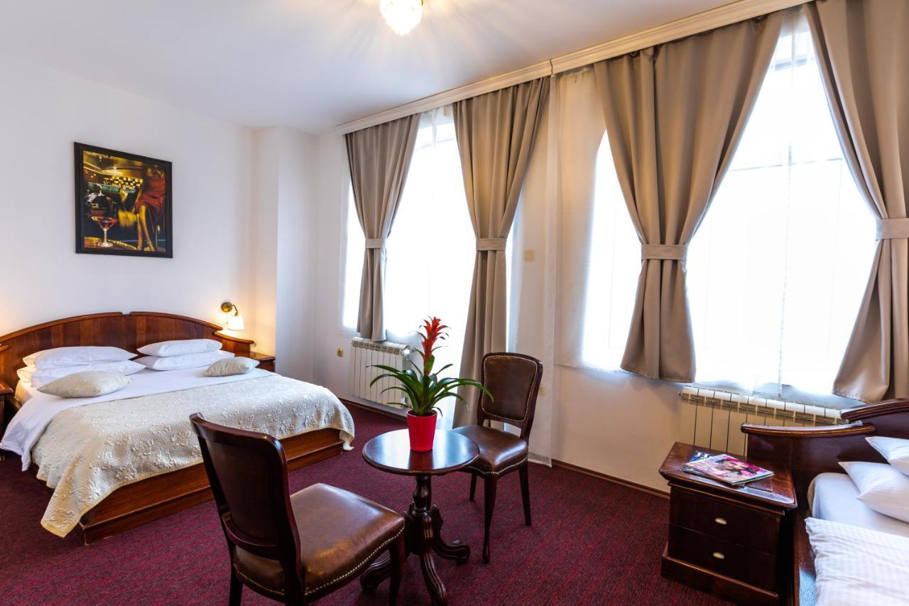 Garni Hotel Royal Crown 수보티차 외부 사진