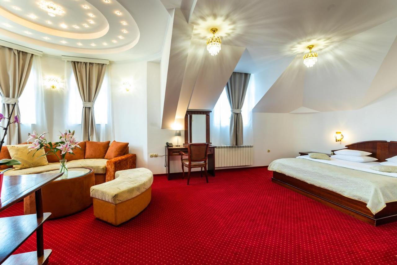 Garni Hotel Royal Crown 수보티차 외부 사진