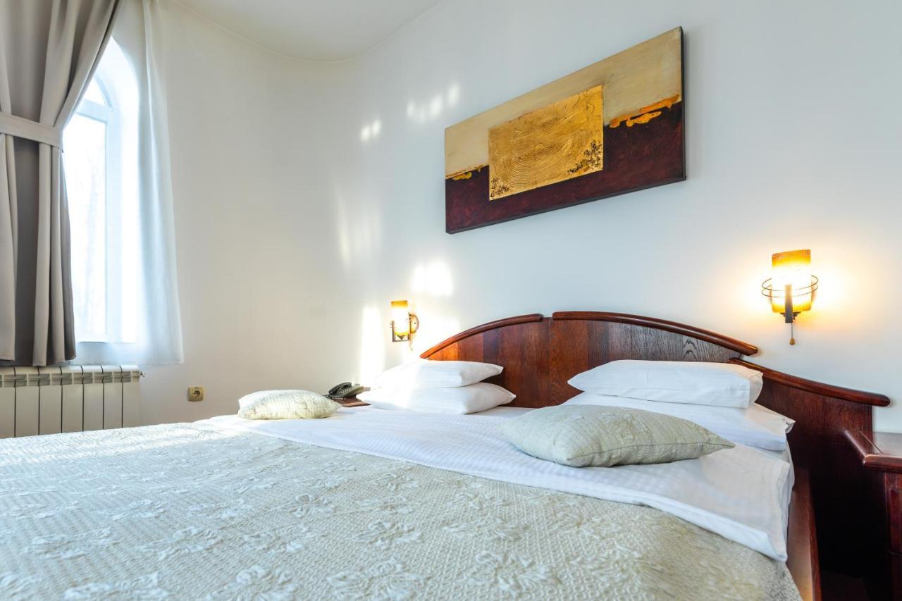 Garni Hotel Royal Crown 수보티차 외부 사진