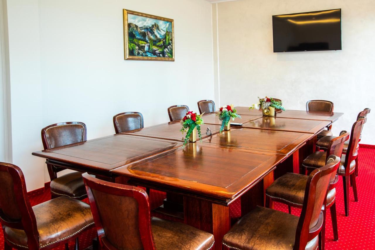 Garni Hotel Royal Crown 수보티차 외부 사진