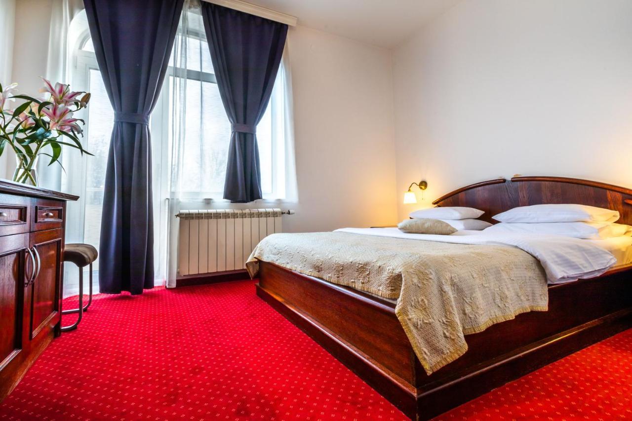 Garni Hotel Royal Crown 수보티차 외부 사진