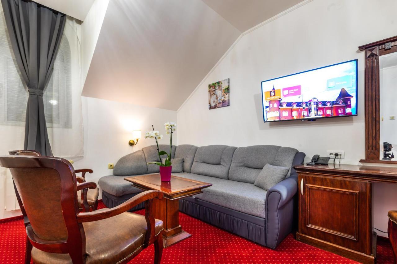 Garni Hotel Royal Crown 수보티차 외부 사진