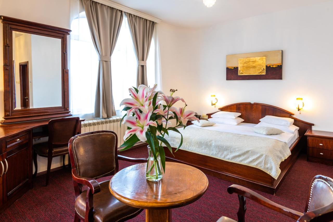 Garni Hotel Royal Crown 수보티차 외부 사진
