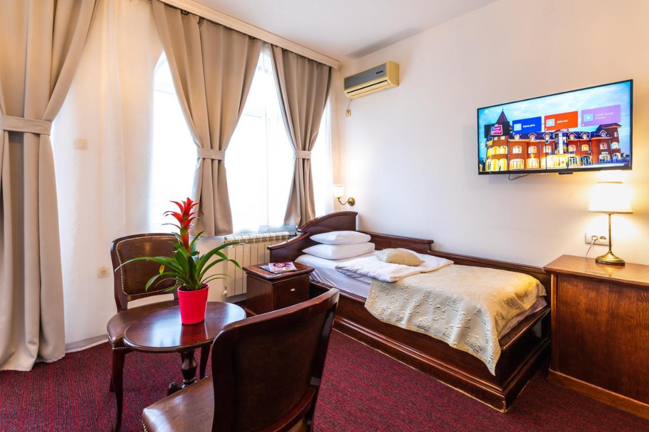 Garni Hotel Royal Crown 수보티차 외부 사진