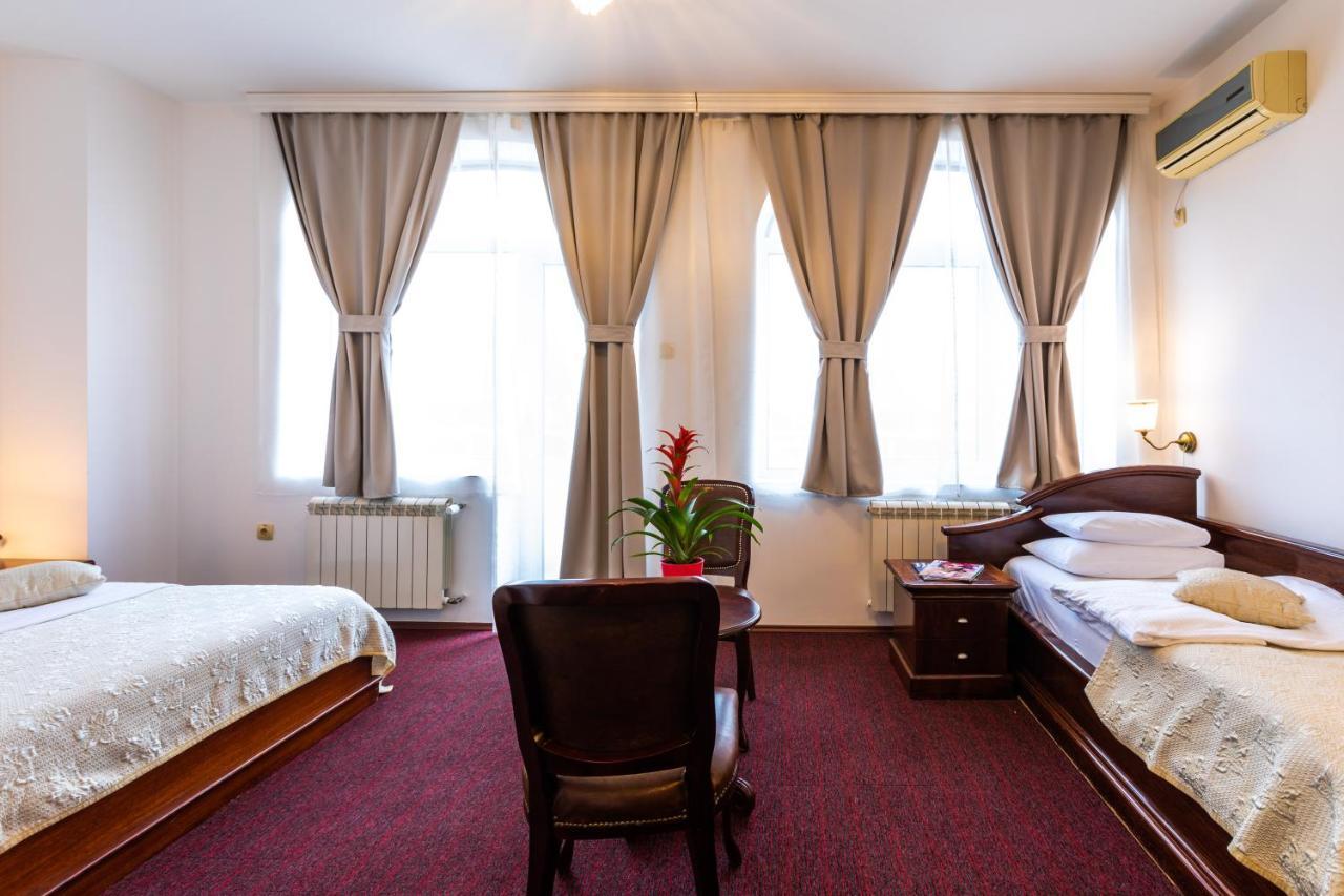 Garni Hotel Royal Crown 수보티차 외부 사진