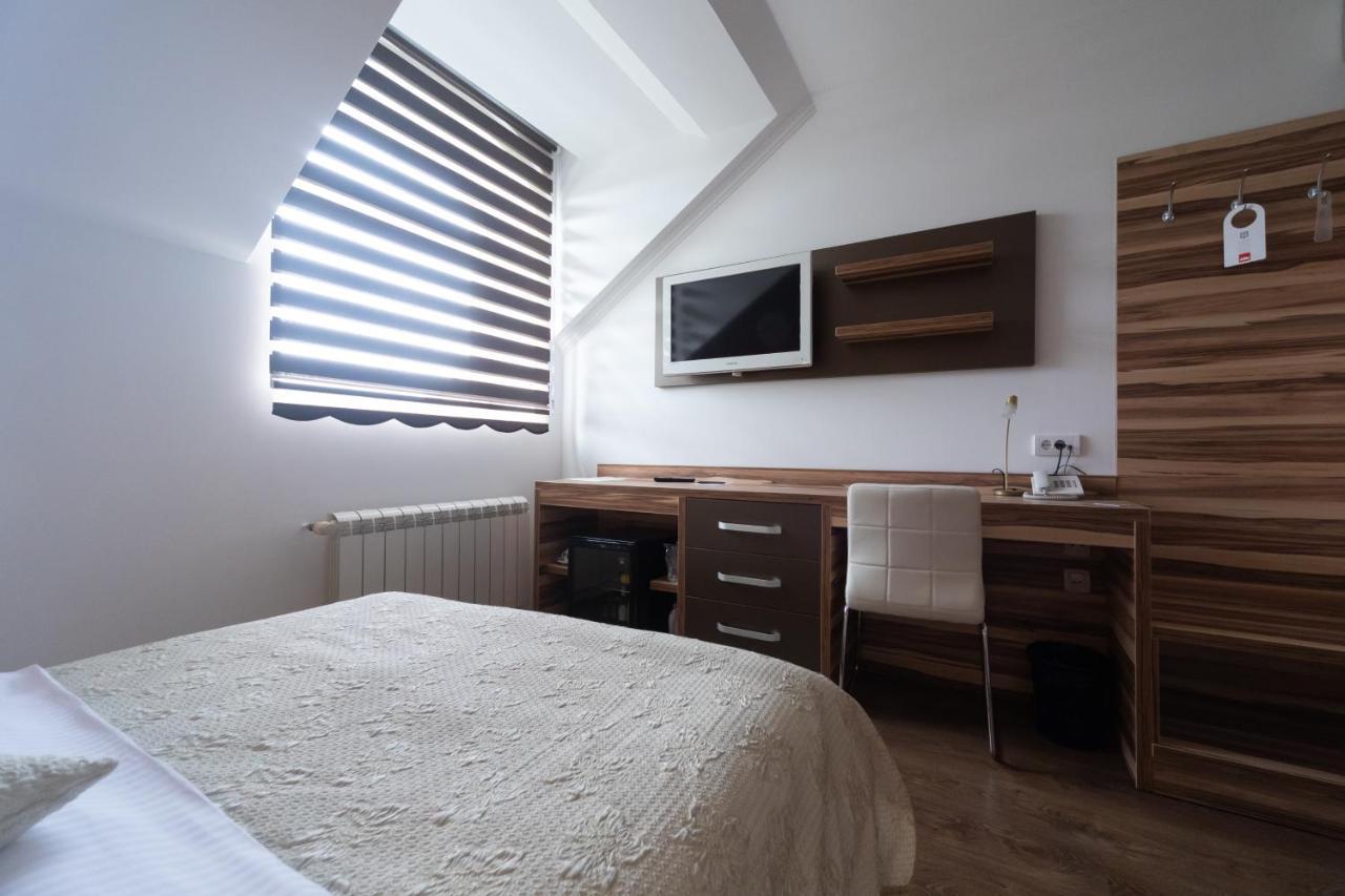 Garni Hotel Royal Crown 수보티차 외부 사진
