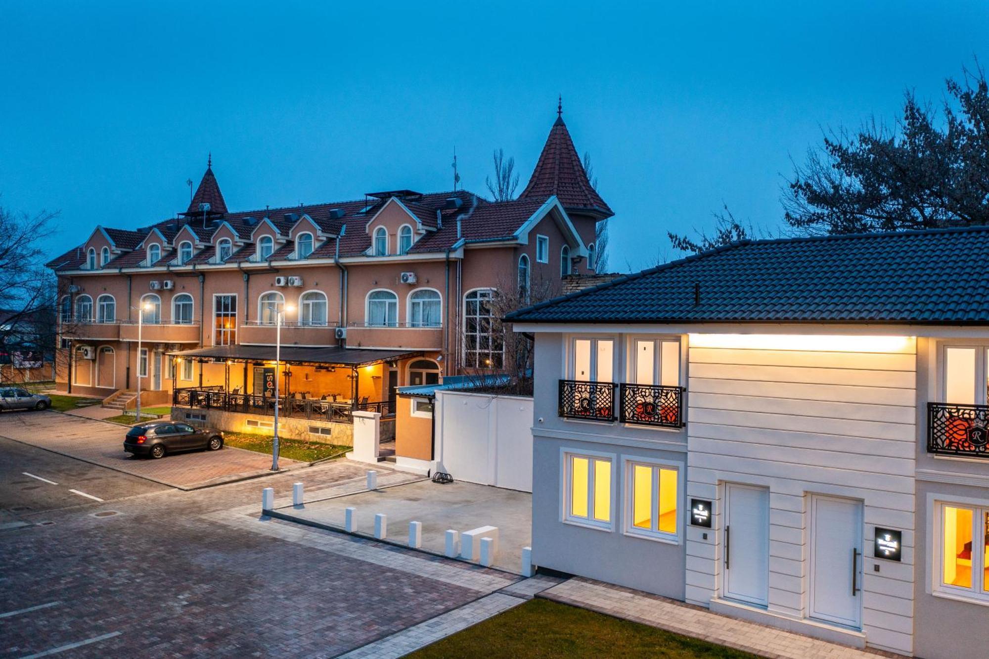 Garni Hotel Royal Crown 수보티차 외부 사진